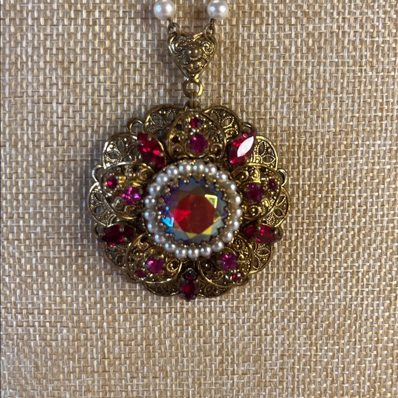 Western Germany Gold, Red Crystal, Pearl Necklace, Brooch, and Earrings - Picture 3 of 12